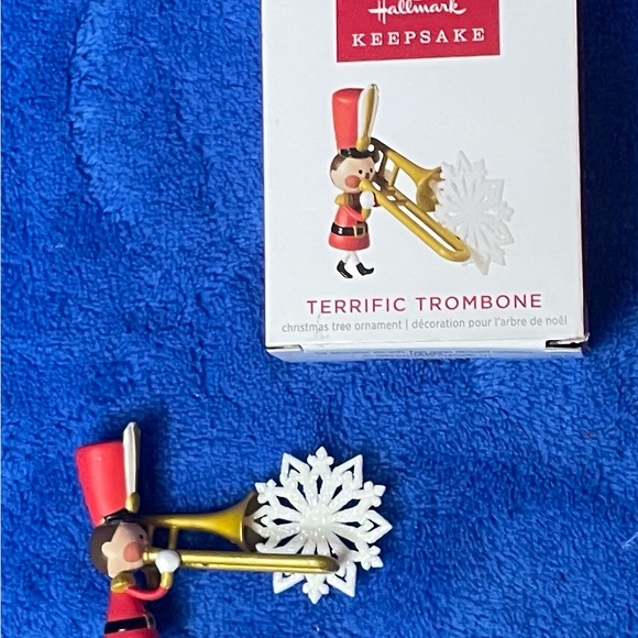 2022 Hallmark Keepsake TERRIFIC TROMBONE ornament - Picture 1 of 8